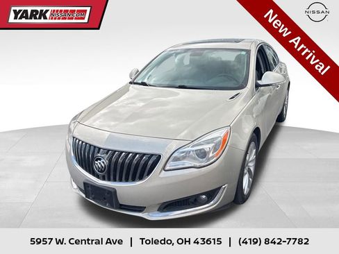 Used 2016 Buick Regal image 1