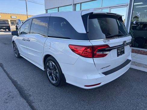 Used 2023 Honda Odyssey Elite image 2