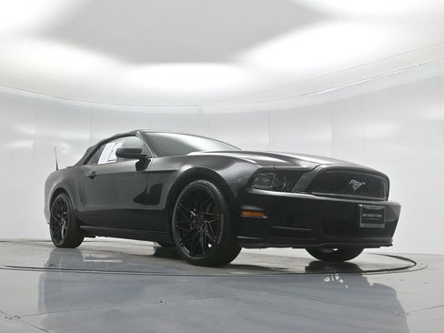 Used 2014 Ford Mustang Convertible w/ Equipment Group 102A image 41