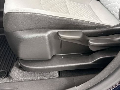 Used 2020 Chevrolet Equinox LS FWD image 27