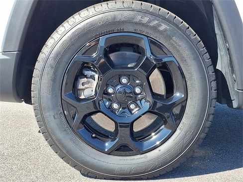 Used 2024 Jeep Compass Trailhawk image 8