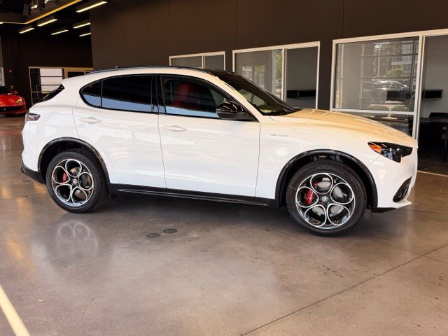New 2026 Alfa Romeo Stelvio Sprint AWD/4WD image 7