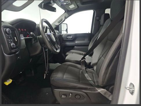 Used 2025 Chevrolet Silverado 2500 Custom w/ Custom Value Package image 8