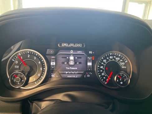 Used 2023 RAM 1500 Big Horn AWD/4WD image 10