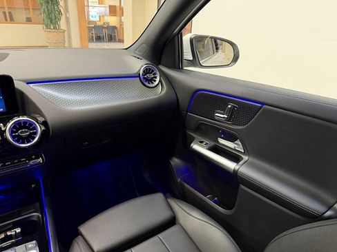 Used 2025 Mercedes-Benz GLA 250 image 9