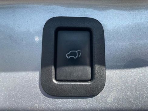 Used 2015 Toyota Highlander XLE image 19