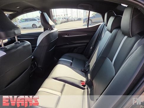 Used 2025 Toyota Camry SE FWD image 23