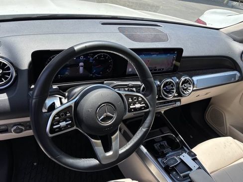 Used 2023 Mercedes-Benz GLB 250 image 6