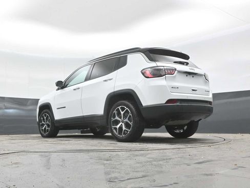 Used 2025 Jeep Compass Limited AWD/4WD image 23