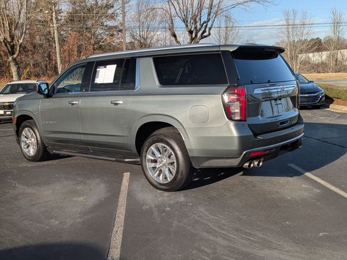 Used 2024 Chevrolet Suburban Premier image 7