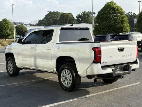 Used 2025 Toyota Tacoma SR5 AWD/4WD image 5