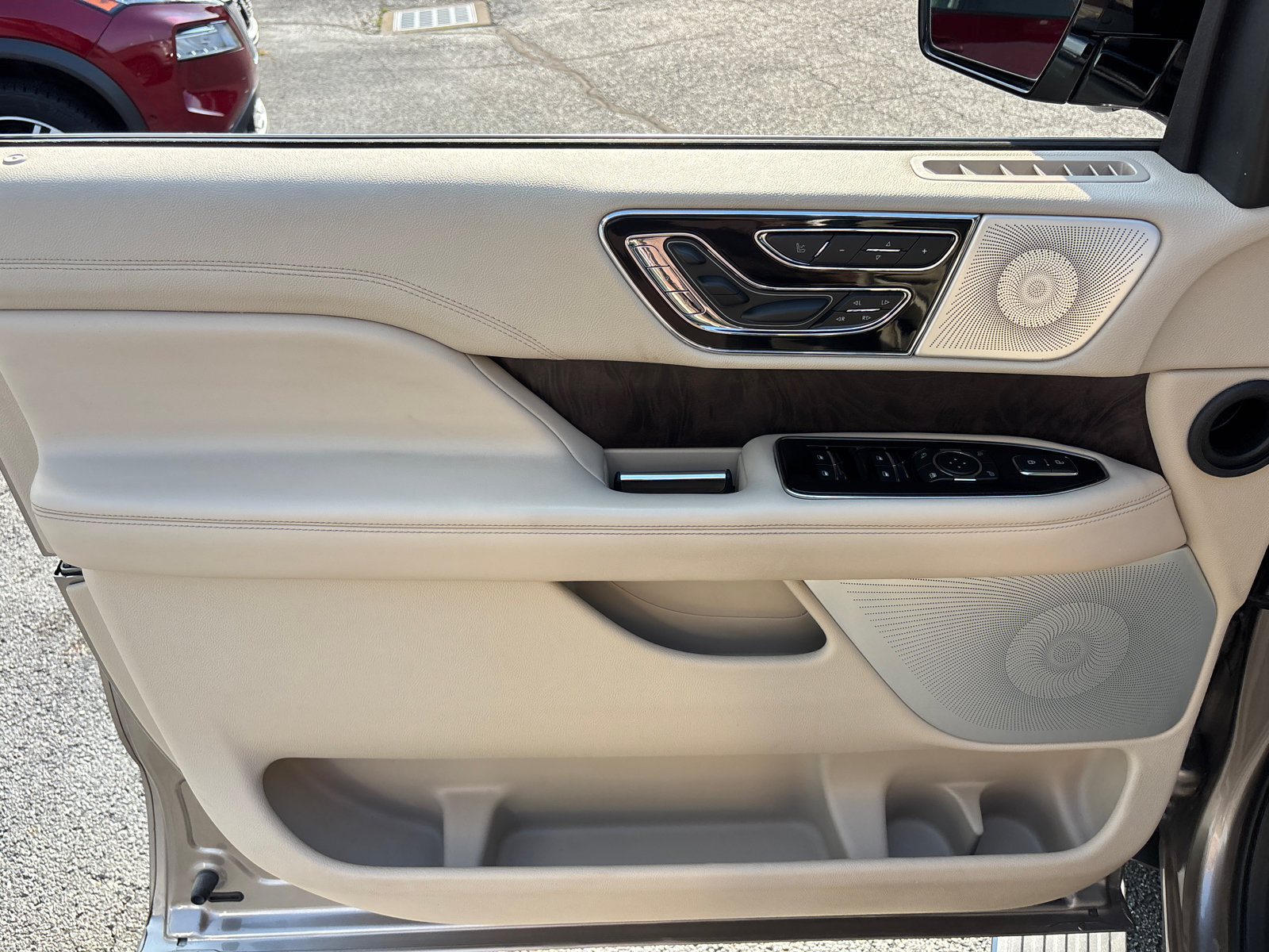 Used 2019 Lincoln Navigator Reserve AWD/4WD image 11