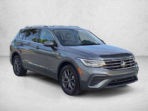 Used 2022 Volkswagen Tiguan SE FWD image 3