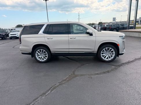 Used 2023 Cadillac Escalade Premium Luxury Platinum AWD/4WD image 4
