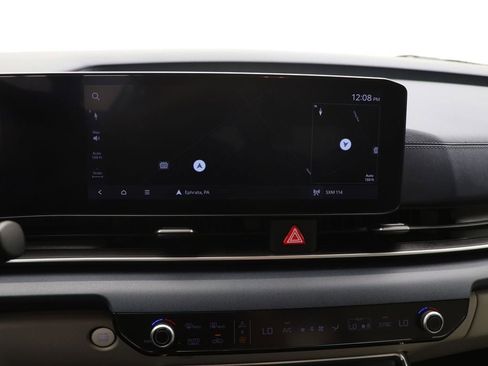 Used 2025 Kia Carnival EX FWD image 21