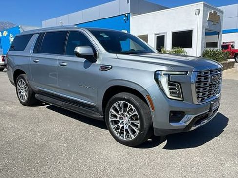 Used 2025 GMC Yukon XL Denali AWD/4WD image 35