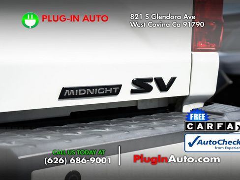 Used 2019 Nissan Titan SV w/ SV Convenience Package image 2