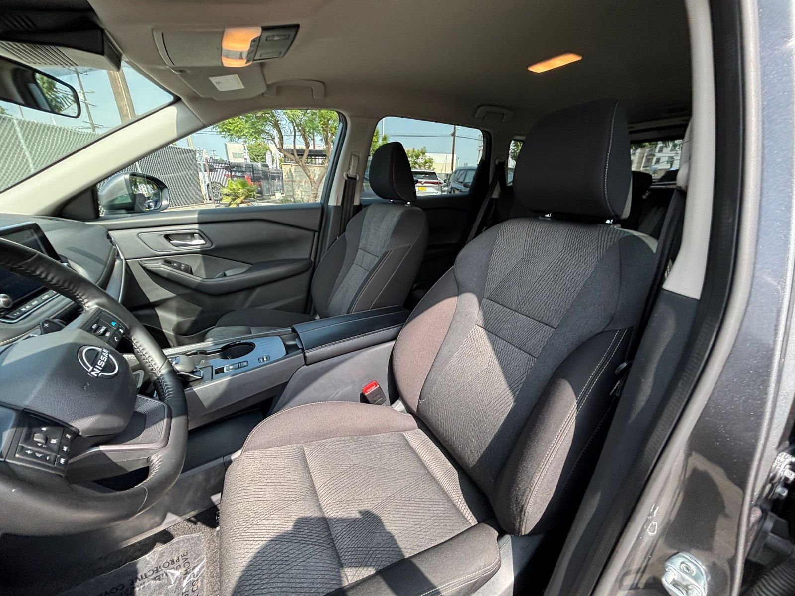 Used 2025 Nissan Rogue SV FWD image 28