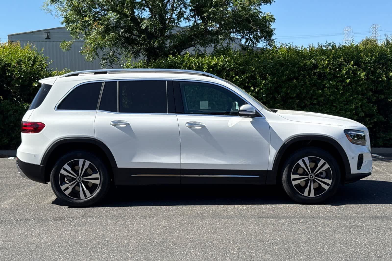 New 2026 Mercedes-Benz GLB 250 image 2