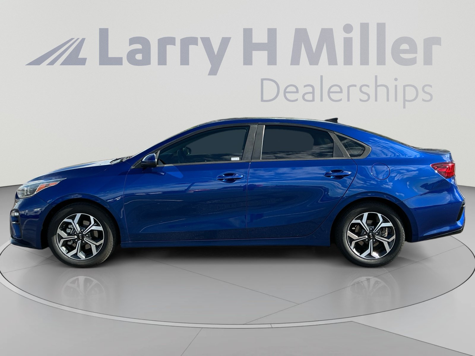 Used 2019 Kia Forte LXS FWD image 2