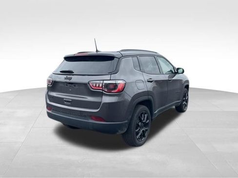 Used 2023 Jeep Compass Latitude w/ Convenience Group AWD/4WD image 5