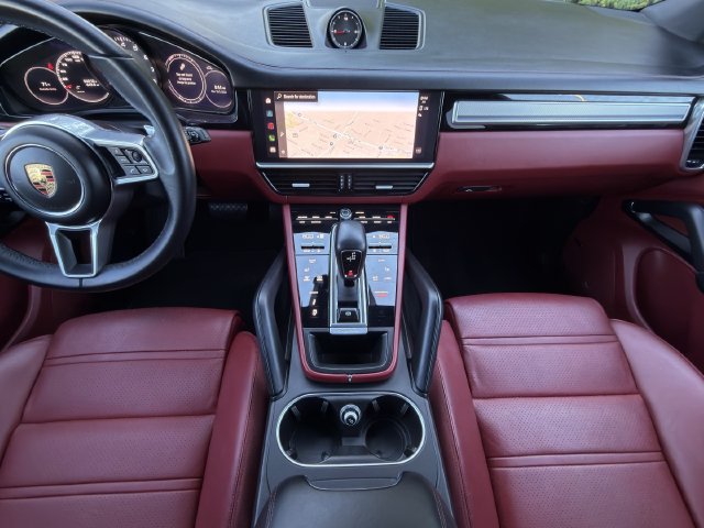 Used 2023 Porsche Cayenne Platinum Edition AWD/4WD image 18