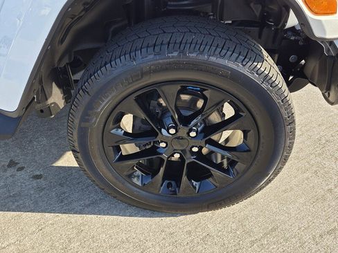 Used 2023 Jeep Wrangler Unlimited Sahara w/ Cold Weather Group image 16