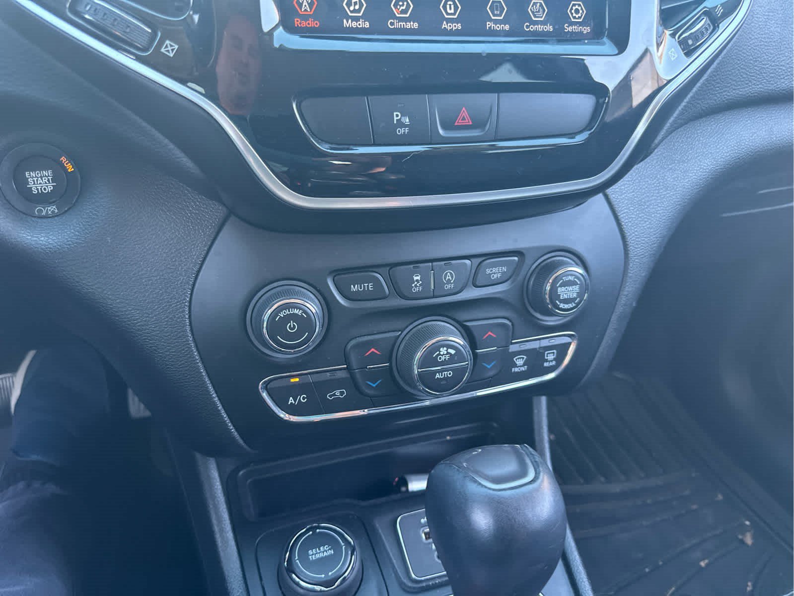 Used 2019 Jeep Cherokee Limited AWD/4WD image 9