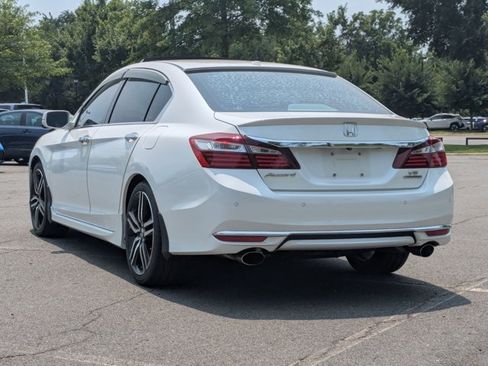 Used 2016 Honda Accord Touring image 7