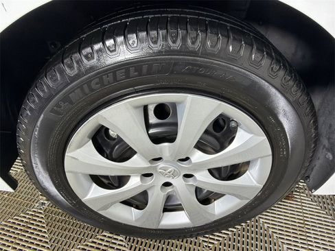 Used 2022 Toyota Corolla LE image 17