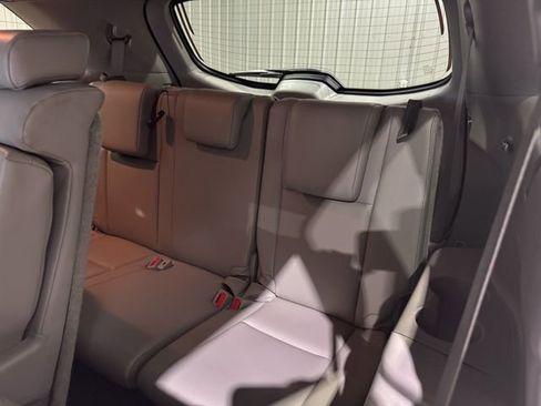 Used 2019 Toyota Highlander XLE image 24