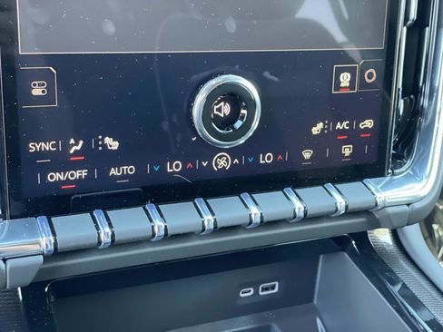 Used 2026 GMC Yukon XL Elevation image 15