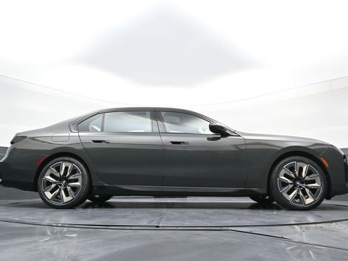 Used 2023 BMW 760i xDrive w/ Executive Package image 32