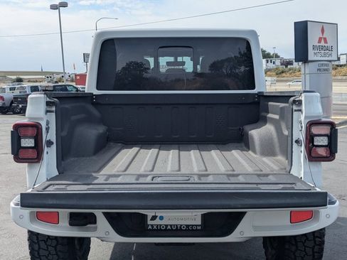 Used 2023 Jeep Gladiator Overland image 5