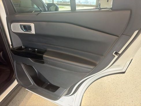 Used 2022 Ford Explorer Platinum w/ Technology Package AWD/4WD image 52
