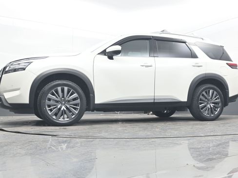 Certified 2024 Nissan Pathfinder SL w/ SL Premium Package image 21