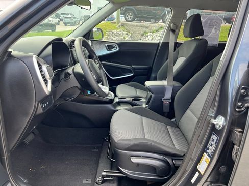 Used 2024 Kia Soul LX w/ Option Group 015 FWD image 6