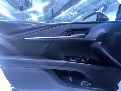 Used 2025 Toyota Camry SE image 29