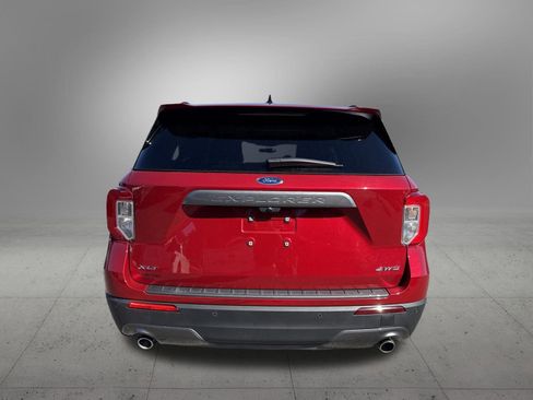 Used 2024 Ford Explorer XLT w/ Equipment Group 202A image 8