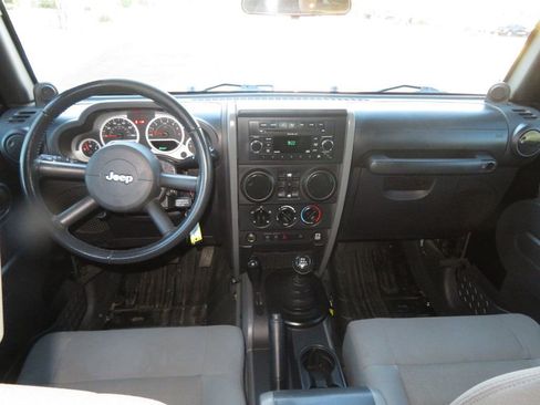 Used 2009 Jeep Wrangler Unlimited Rubicon w/ Dual Top Group image 37