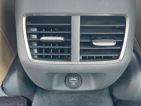 Used 2021 Hyundai Sonata Limited w/ Preferred Accessory Package FWD image 12