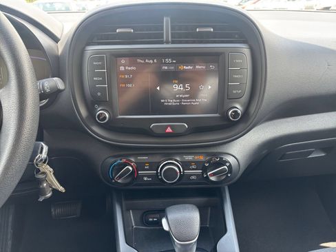 Used 2025 Kia Soul LX w/ LX Technology Package FWD image 17