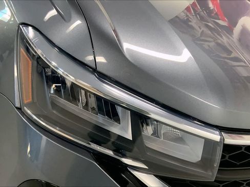 Used 2023 Volkswagen Taos SE w/ Black Wheel Package image 29