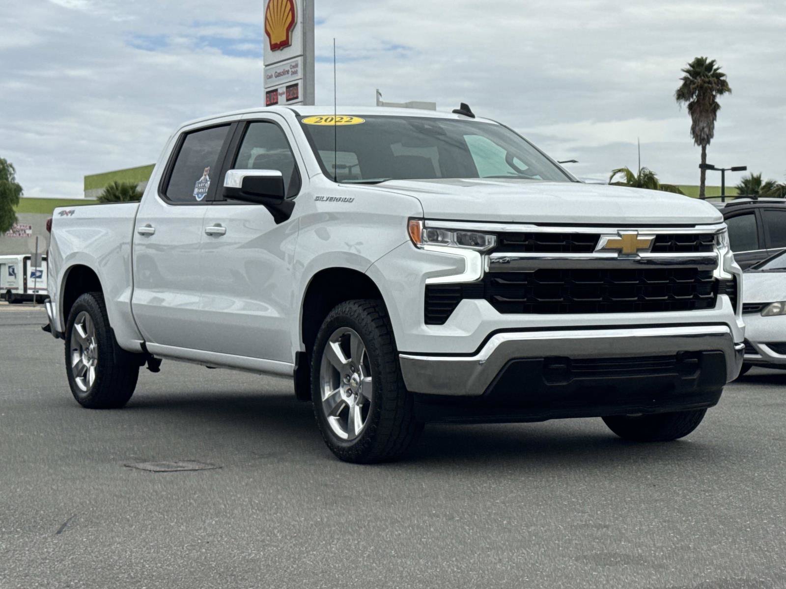 Used 2022 Chevrolet Silverado 1500 LT AWD/4WD image 3
