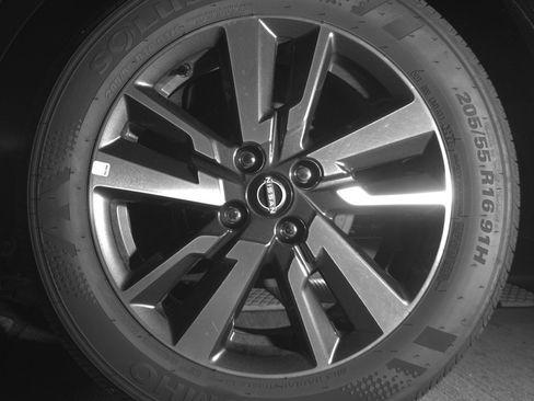 Used 2025 Nissan Versa SV image 14