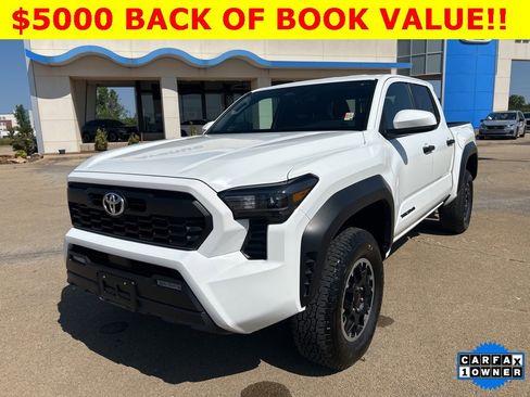 Used 2025 Toyota Tacoma TRD Off-Road image 1