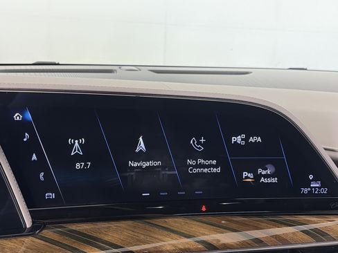 Certified 2023 Cadillac Escalade ESV Premium Luxury Platinum w/ LPO, Radiant Package AWD/4WD image 21