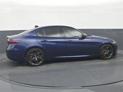 Used 2019 Alfa Romeo Giulia image 8