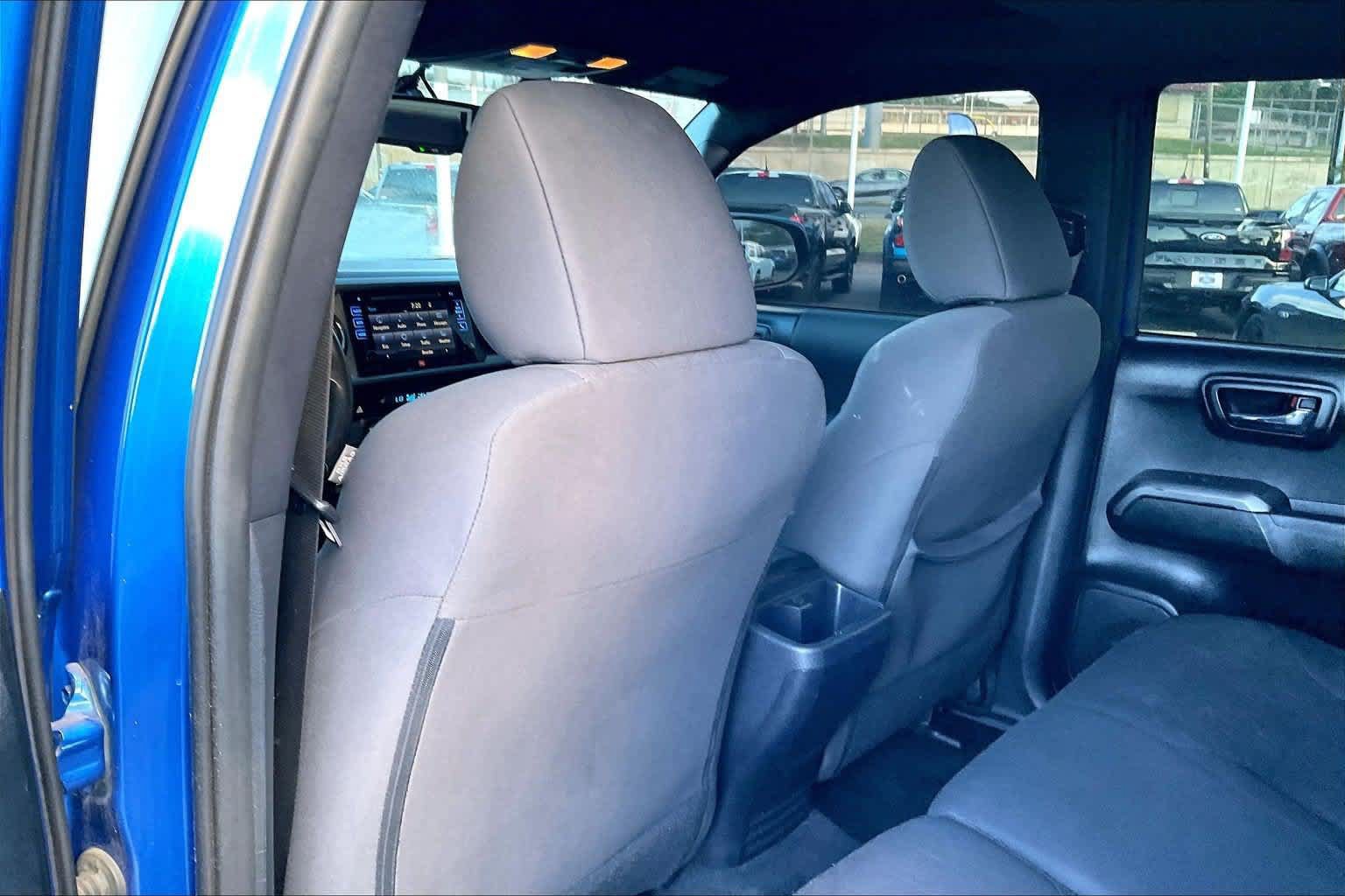 Used 2017 Toyota Tacoma TRD Sport RWD image 12