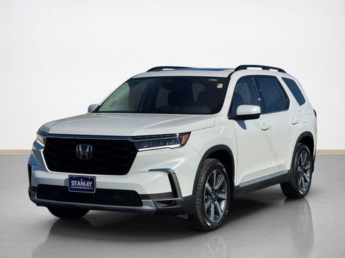 Used 2025 Honda Pilot Touring image 3